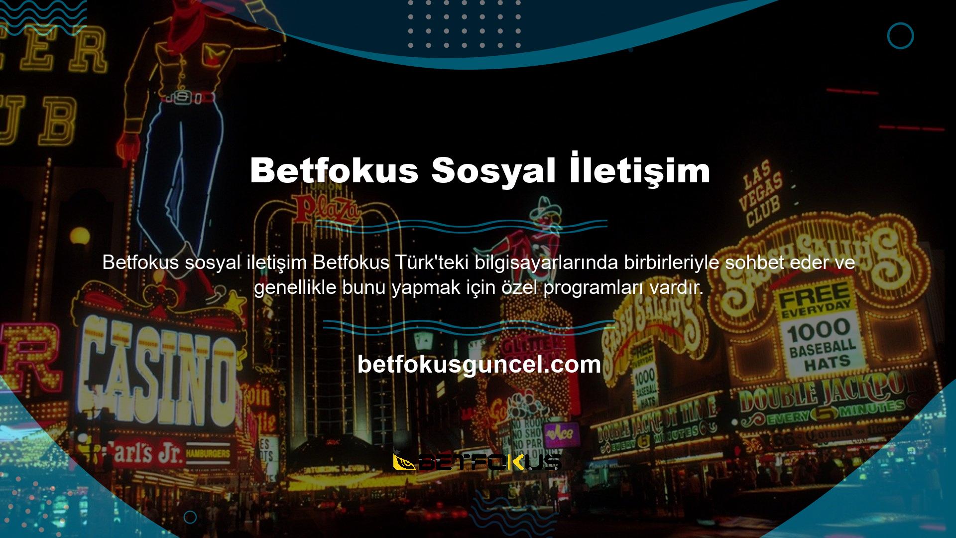 Bir dizüstü bilgisayar kullanıyorsanız, bir USB mikrofonuna ve bir çift hoparlöre ihtiyacınız olabilir